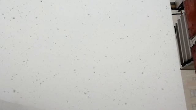 И это 2 апреля 2021, гигантские хлопья снега утром в Москве смотреть онлайн