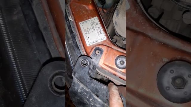 Лада Калина 2, трясётся фара. смотреть онлайн