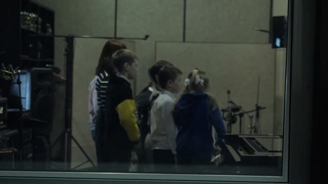 MishRooms LIVE: Большой Детский Хор на студии Владимира Осинского. Запись трека "Побеги" смотреть онлайн