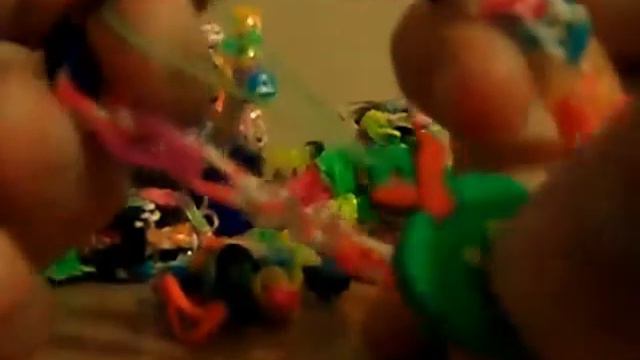 Копия видео "Игрушки из резинок." смотреть онлайн