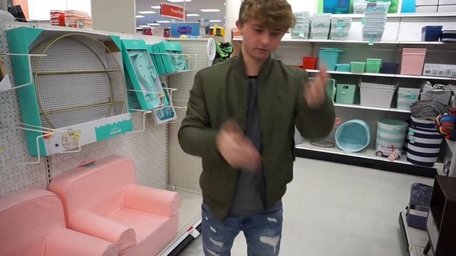 ULTIMATE GAME OF BOTTLE FLIP IN TARGET смотреть онлайн