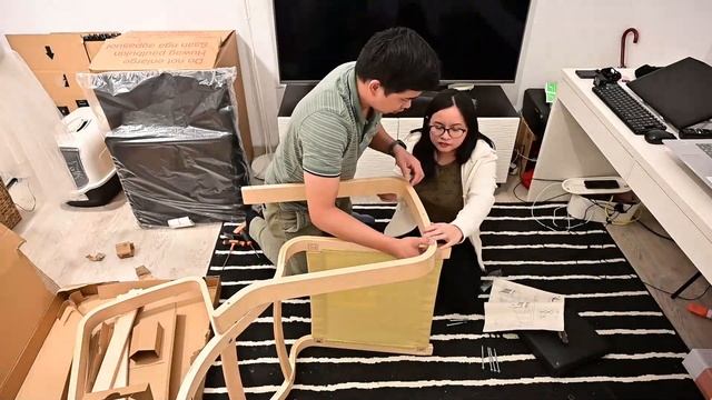 Assembling IKEA Poang Chair | Do it yourself / Unboxing смотреть онлайн