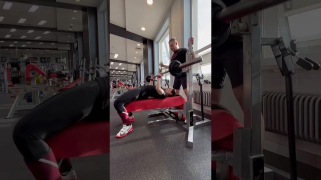 Жим штанги узким хватом смотреть онлайн