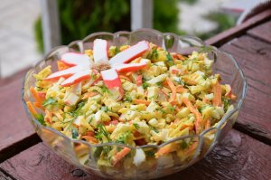 Салат «Валерия» с корейской морковью и крабовыми палочками