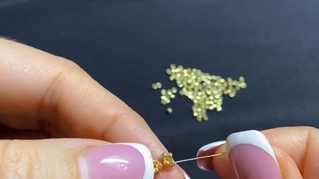 DIY Золотая цепочка браслет Как сплести из бисера мастер-класс Beaded chain gold bracelet tutorial смотреть онлайн