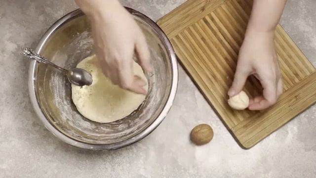 КАК ПРИГОТОВИТЬ ТВОРОЖНЫЕ ШАРИКИ ВО ФРИТЮРЕ? Очень простой и вкусный десерт из творога смотреть онлайн