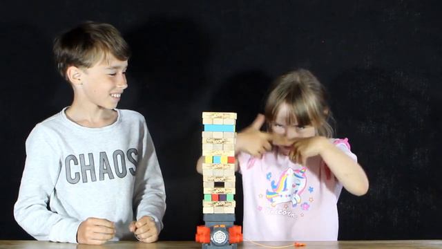 Bērni bērniem - SPĒLĒJAM JENGA BOOM | 3 ENGLISH WORDS | TIPU TAPU смотреть онлайн