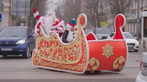 Самоходные сани Деда Мороза - раздали Новогоднего настроения из Эскалейда