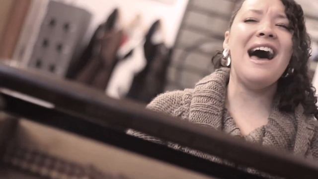 Jazmine Sullivan "Bust Your Windows" by Aisling Peartree смотреть онлайн