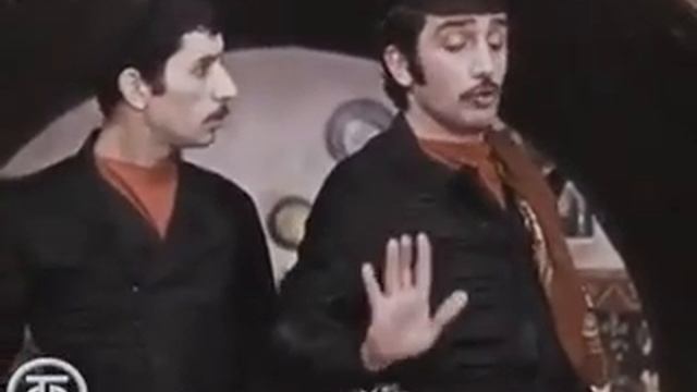 На балконе сидит королева смотреть онлайн