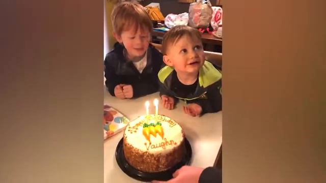 FUNNY VINE ★ Маленькие братья и сестры играют вместе, смешно и не удается видео #3 смотреть онлайн