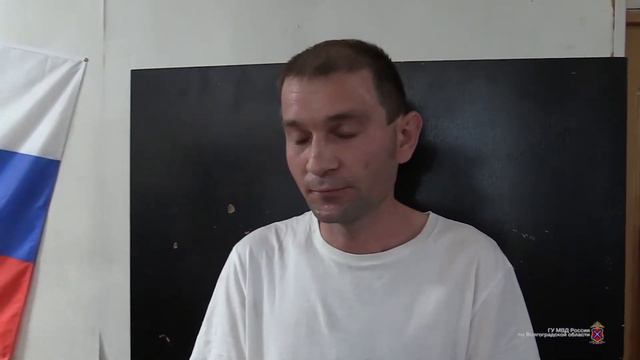 Задержание волгоградца, который угрожал пенсионерам пистолетом, грабил их и пропивал деньги смотреть онлайн