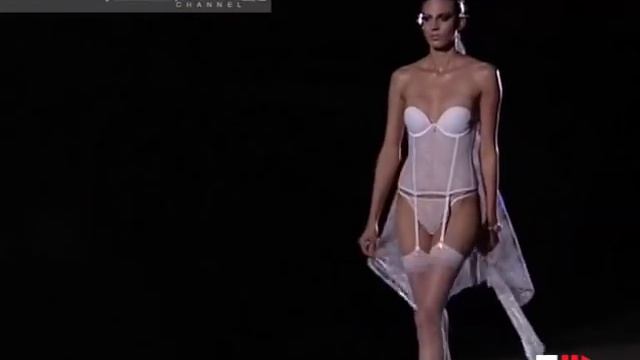 EMPERATRIZ Lingerie Cibeles Madrid Novias 2009 3 of 4 by Fashion Channel смотреть онлайн
