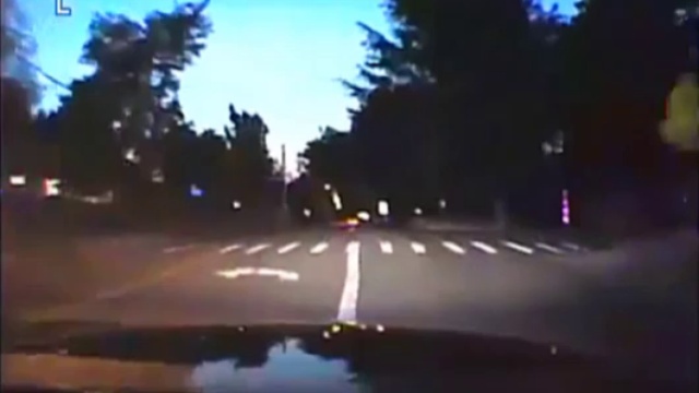 Полицейский очень спешил смотреть онлайн