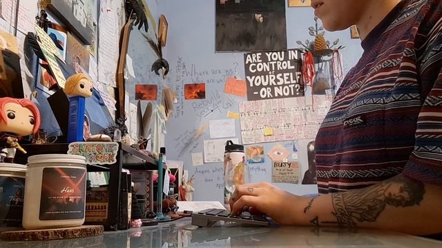 a writer borrowing a body writes смотреть онлайн