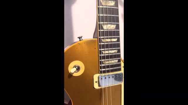 Gibson Les Paul Deluxe 1973 Gold Top With Hard Case смотреть онлайн