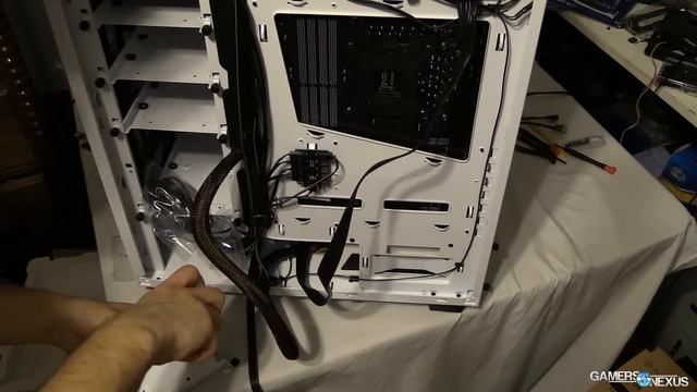 NZXT H440 Case Benchmark, Review, Cable Management, & Hands-On смотреть онлайн