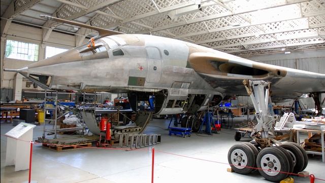 Handley Page Victor (V bomber) - A Short History смотреть онлайн