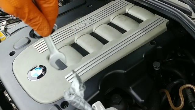 BMW Anlasser, Starter ausbauen von oben ohne Hebebühne bei einem E60 E61 M57 530d смотреть онлайн