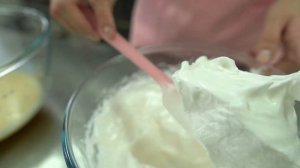 Высокий лимонный шифоновый бисквит | основы приготовления бисквита