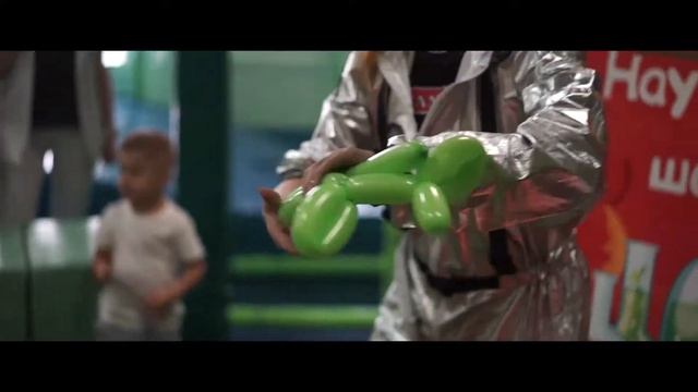 Студия Апельсин проводит день рождения в стиле Майнкрафт смотреть онлайн