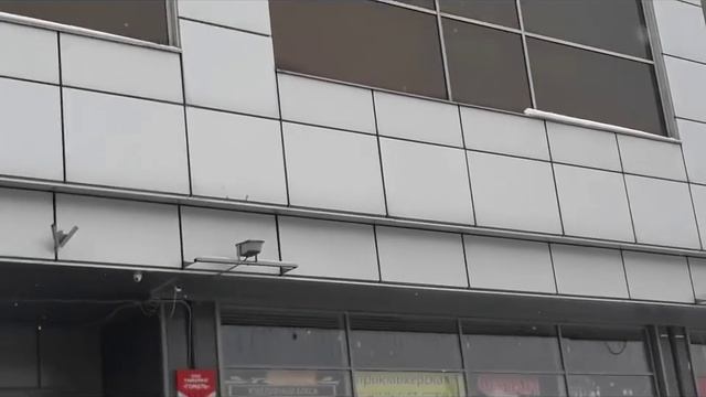 В Гомеле кусок льда упал на голову женщине смотреть онлайн