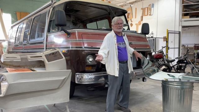 GMC Motorhome - Windshield - Jim Bounds - Co-Op Motorworks смотреть онлайн