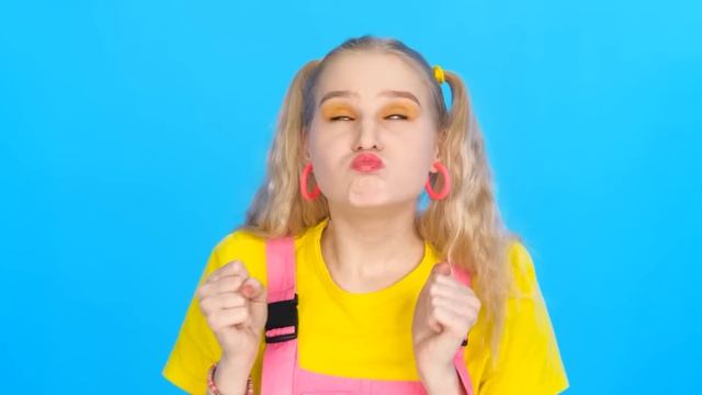 Кулинарный Челлендж: Уэнсдей против Бабушки | Секреты и гаджеты для кухни от RaPaPa Challenge смотреть онлайн