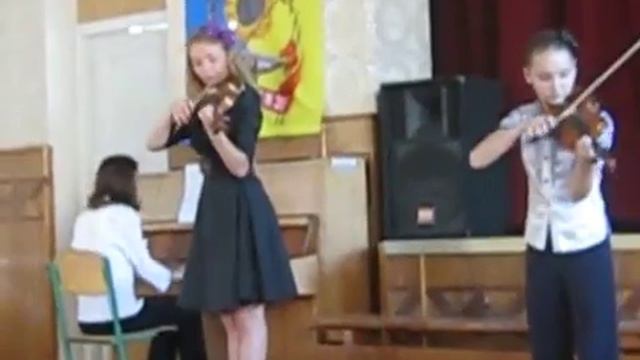 Дьякова Сюзанна и Дьякова Кристина - Мелодия из к\ф "Игрушка" смотреть онлайн