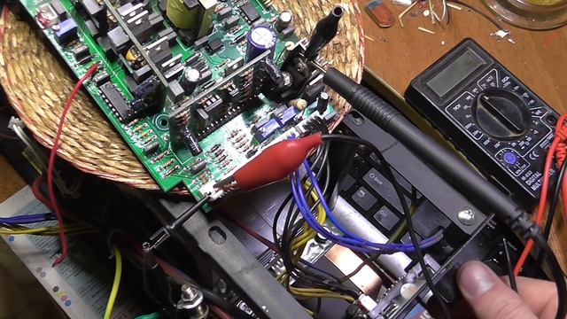 FoxWeld Мастер 202т. Не регулируется ток. Жарит по полной.