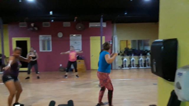 Criminal zumba with Blanca смотреть онлайн