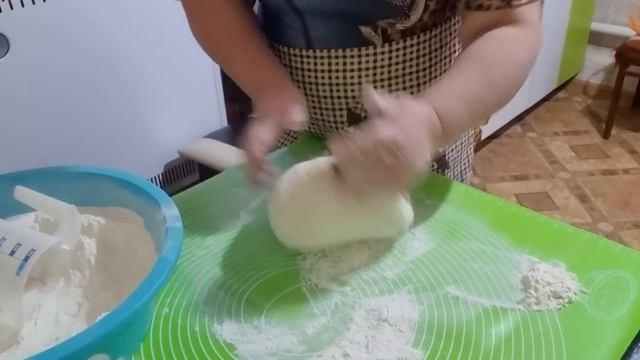 Домашние пирожки на кефире с вкусными начинками! смотреть онлайн