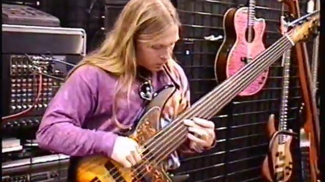 Steve Bailey jams at the NAMM show in 1996, смотреть онлайн