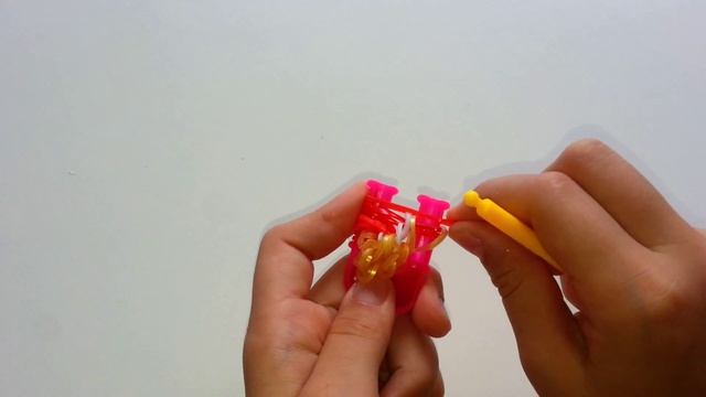 Кружево из резинок на рогатке Lace Rainbow loom bands for kids tutorial DIY смотреть онлайн