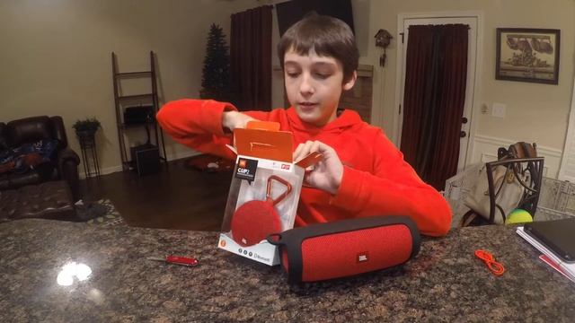 T. F. B. Vlog JBL Clip 2 vs Charge 3 смотреть онлайн