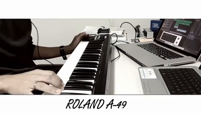 Lucas Borges - Roland A-49 Test Keyboard смотреть онлайн
