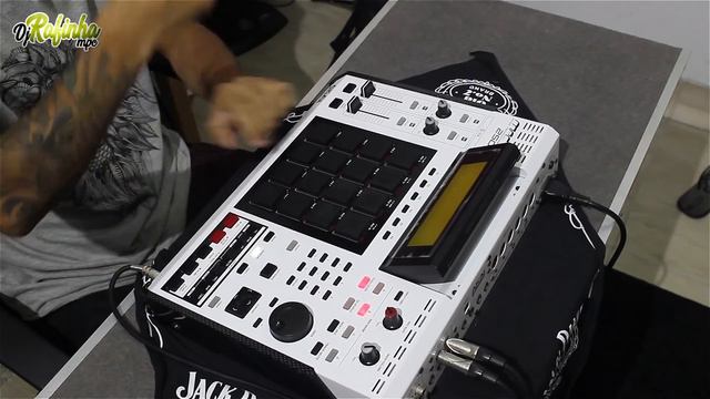 Skrillex & Rick Ross - Purple Lamborghini ft. DJ Rafinha MPC "AKAI MPC 2500" (Ao Vivo) смотреть онлайн