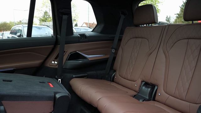 2021 BMW X7 M50d - Wild Hightech M Performance SUV - Interior, Exterior, Exhaust Sound