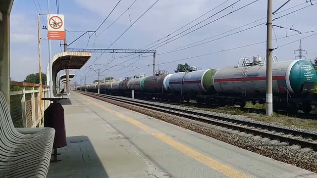 Электровоз 2ЭС6-004 с грузовым поездом следует по перегону Чурилово--Кир-Завод через о.п. 2109 км смотреть онлайн