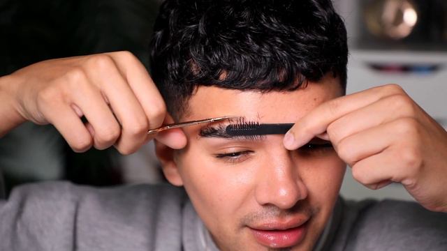 How to trim bushy Eyebrows in HD | Gabriel Zamora смотреть онлайн