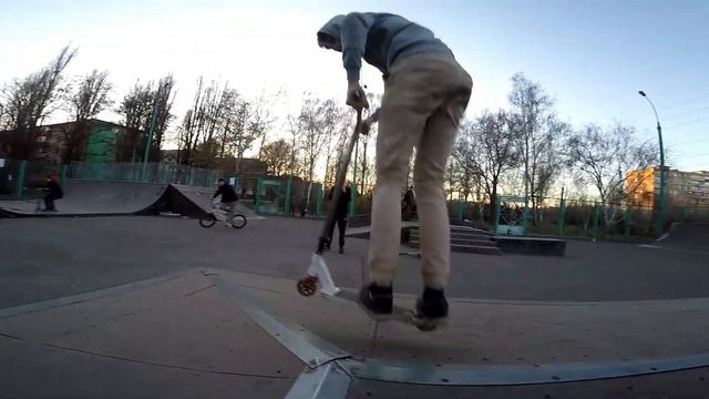 НА НОВОМ BMX СПОТЕ/СДЕЛАЛ 360 ДАБЛ ВИП НА БМХ/НЕМНОЖКО ПОРВАЛ КАРМАН НО СДЕЛАЛ ТРЮК/НА САМОКАТЕ В смотреть онлайн