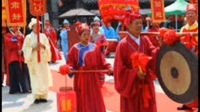 街头的锣- 龚秋霞 смотреть онлайн