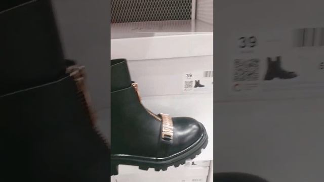 Красивые ботинки, женская обувь, цена.Польша Краков 10.11.22. Beautiful boots, women's shoes. Polan смотреть онлайн