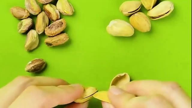 Лайфхак! Как правильно и быстро очистить фисташки от скорлупы! смотреть онлайн