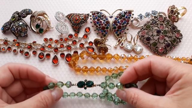 240.Винтажные украшения с кристаллами.