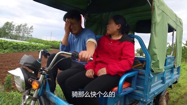 表哥请客下馆子，花1800吃烤全羊，肥而不腻，胖妹嘴角流油吃过瘾！【陈说美食】 смотреть онлайн