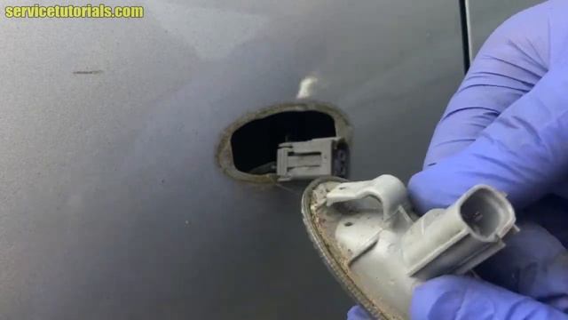 TUTORIAL: How to replace side wing indicator / repeater bulb Mazda 3 in 2 steps смотреть онлайн