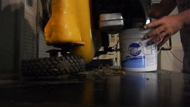 Briggs Engine Lawn Mower: How To Change Oil On Briggs And Stratton 650 Series Engine (2019)