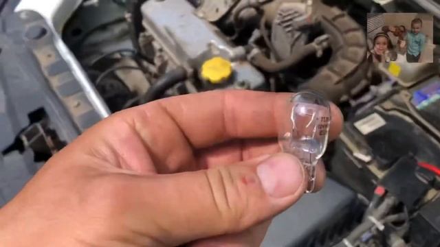 Как поменять лампочку габаритных огней ( ДХО ) в фаре/ Лада Гранта FL. смотреть онлайн