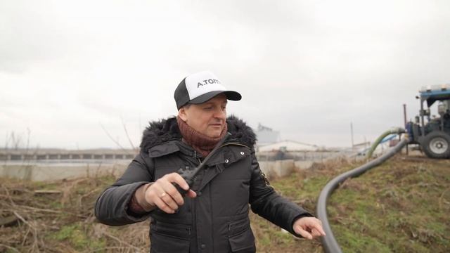 Выкачка навоза из лагун и внесение его в поля на расстояние до 12 км смотреть онлайн